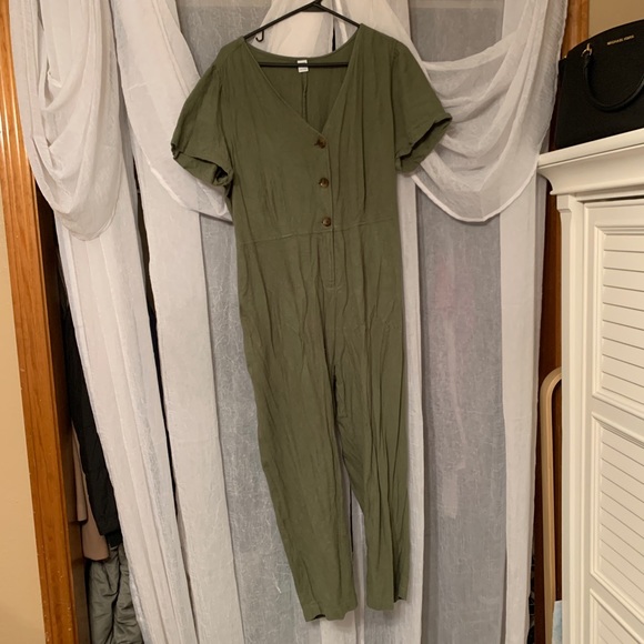 Size Large army green jumpsuit - Picture 2 of 2